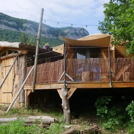 De L'aigle Luxury tent